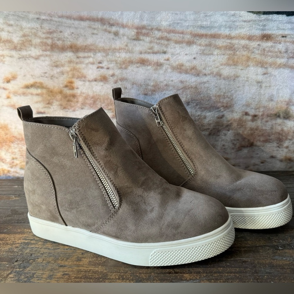 Time & Tru Women’s Ankle Boots Size 9
